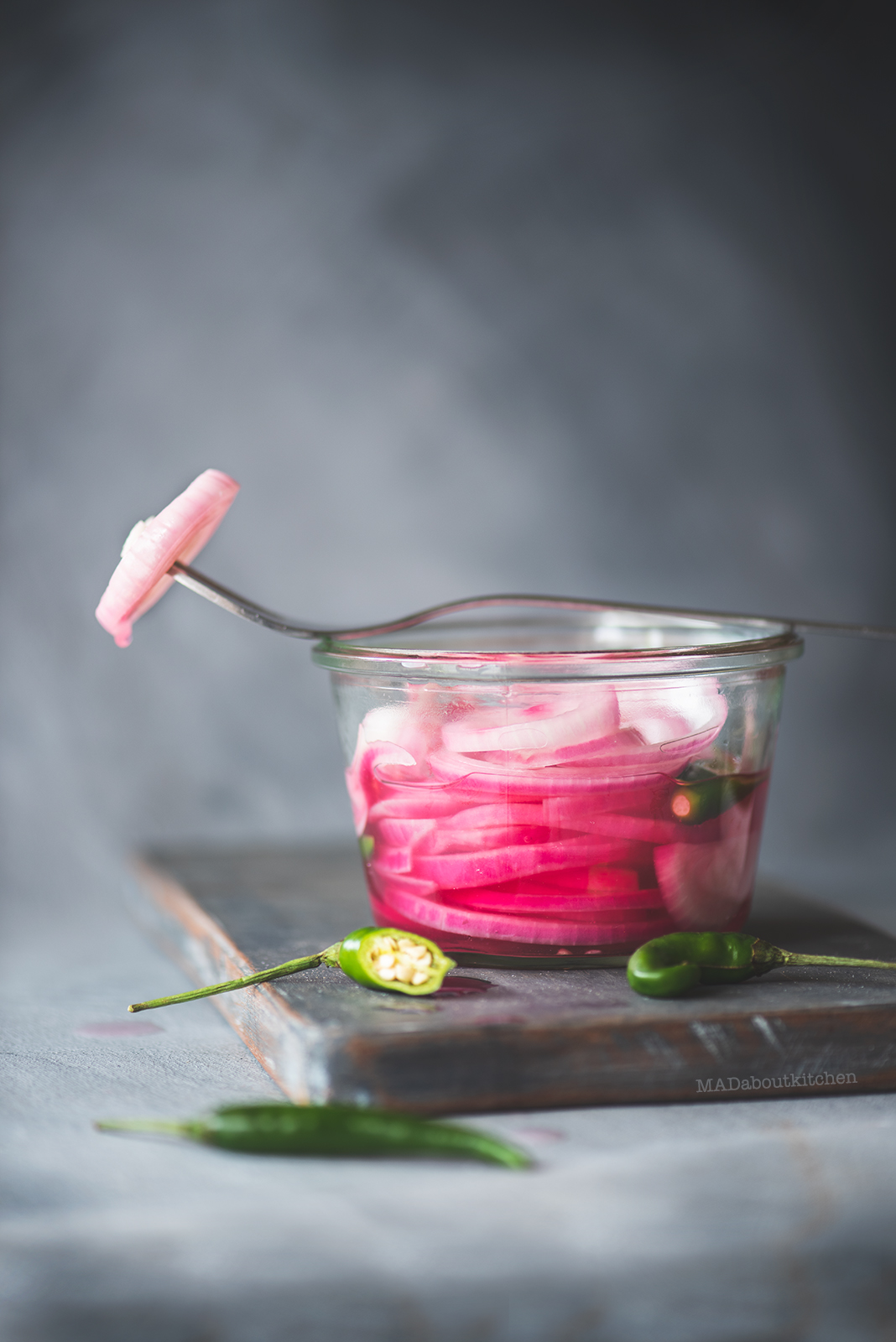 Khatta pyaaz is pickled onions.Onion pickled in vinegar or lemon juice ending in beautiful, tangy, sweet onions. A perfect accompaniment with Indian dishes.