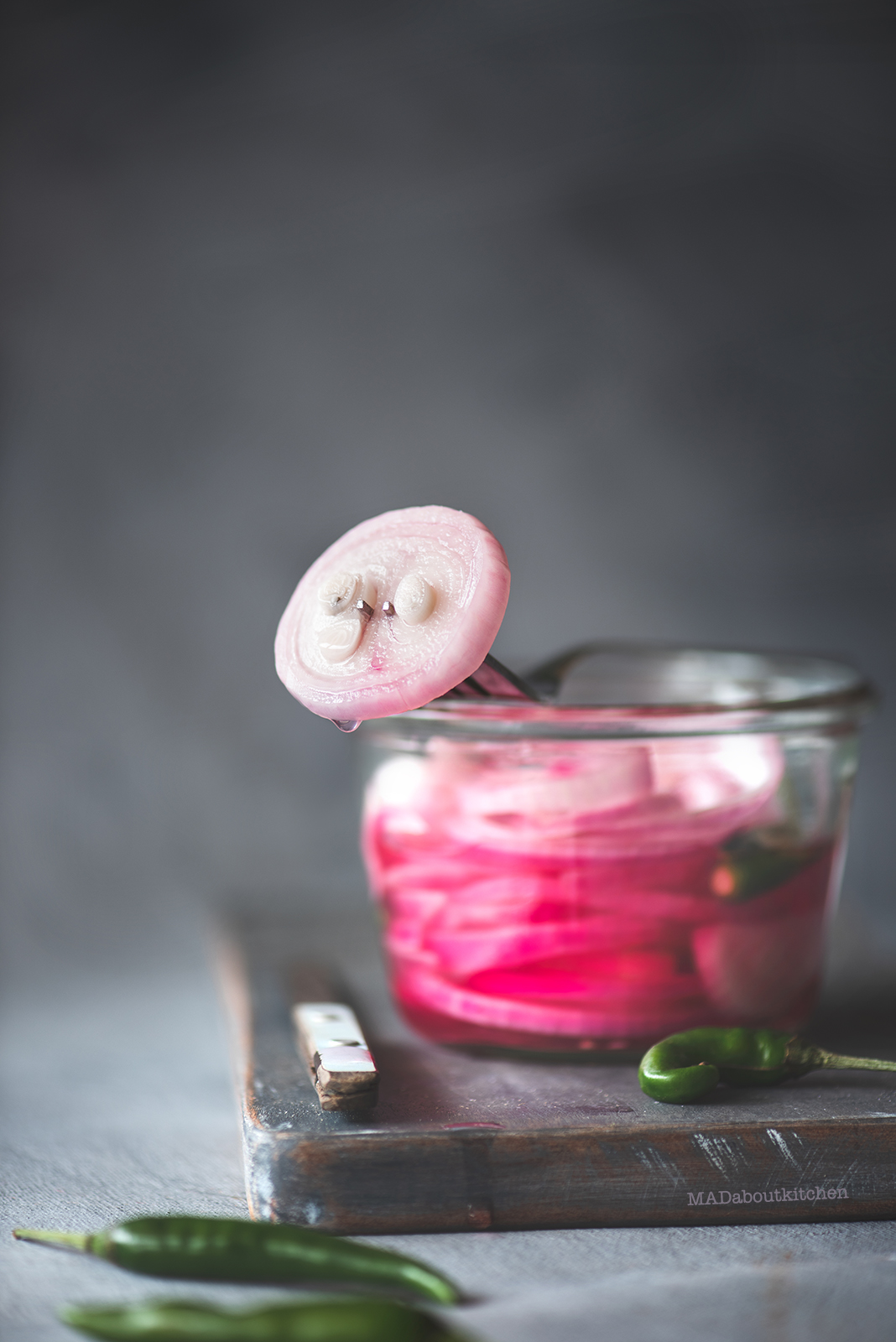 Khatta pyaaz is pickled onions.Onion pickled in vinegar or lemon juice ending in beautiful, tangy, sweet onions. A perfect accompaniment with Indian dishes.