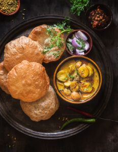 Saunfwaale Aloo is a Potato Curry majorly flavoured with fennel seeds & creamy, easy and quick to make and tastes heavenly when served with Pooris or Rotis.