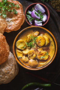 Saunfwaale Aloo is a Potato Curry majorly flavoured with fennel seeds & creamy, easy and quick to make and tastes heavenly when served with Pooris or Rotis.