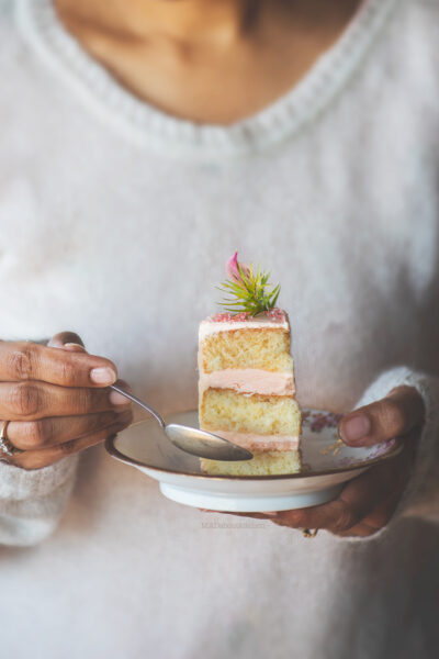 Genoise or Genoese cake or G enovese cake is an Italian sponge cake. This rich, delicate cake forms the basis for many filled, frosted, and glazed cakes.