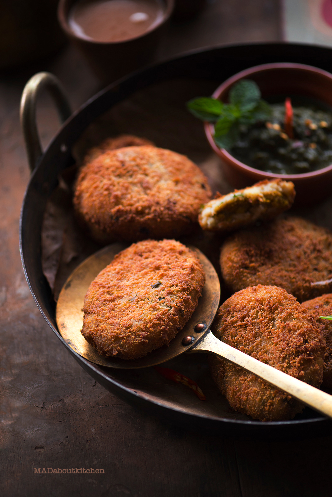 Chana Dal Tikki are cutlets stuffed with spicy lentil mixture which are perfect for this weather. These spicy patties are perfect teatime snack.