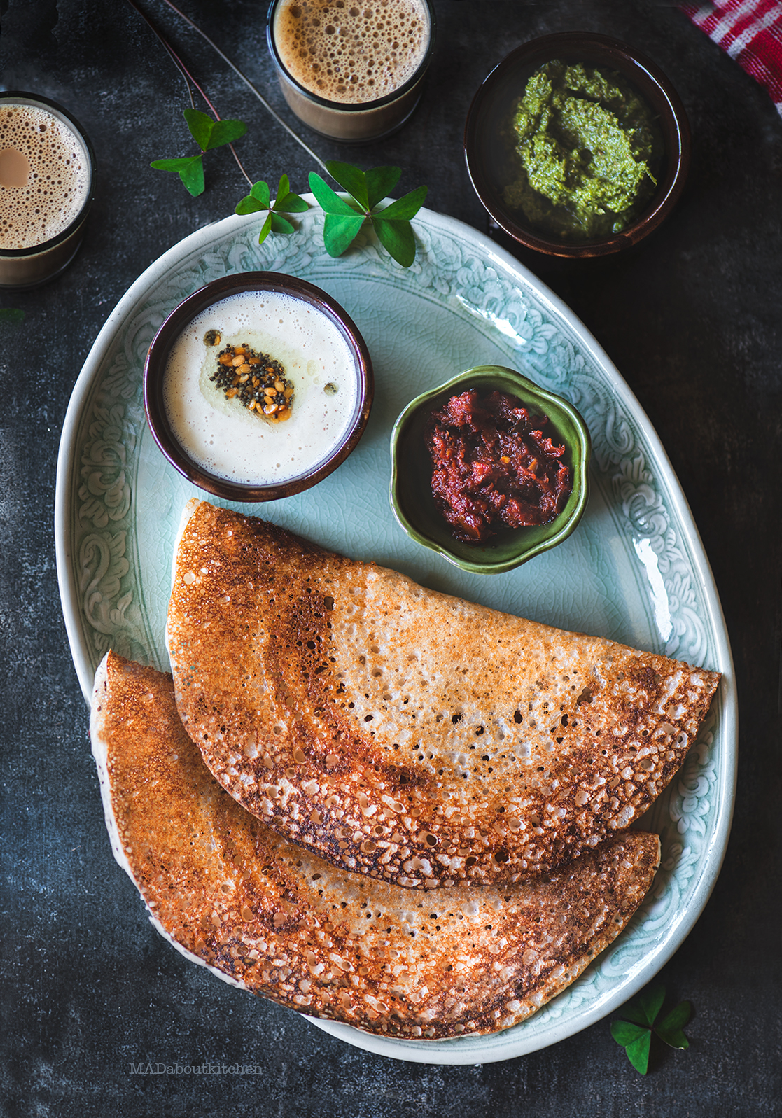 Avalakki Mosaru Dose or the Poha Curd Dosa made using Avalakki and mosaru is one of the easiest dosas to make. It is crisp, soft and is totally yum.