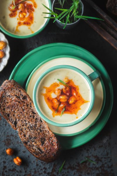 Chickpea soup, topped with roasted chickpea is flavoured with rosemary and garlic. It is creamy, thick, filling and simple to make.