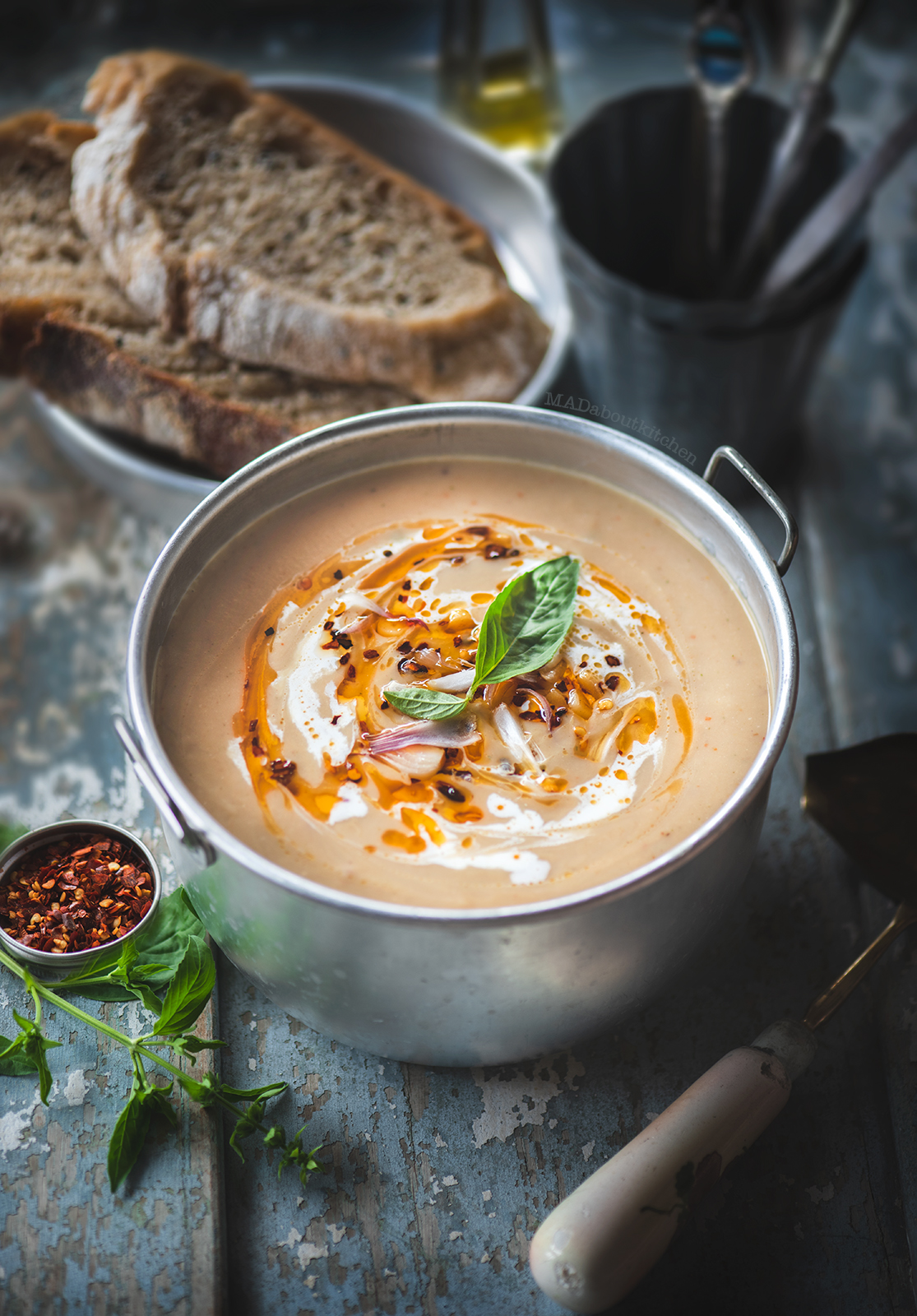 Sweet potato soup which is creamy, sweetish, spicy and is perfect when topped with fresh cream, chilly flakes and is had warm with a crusty bread. 