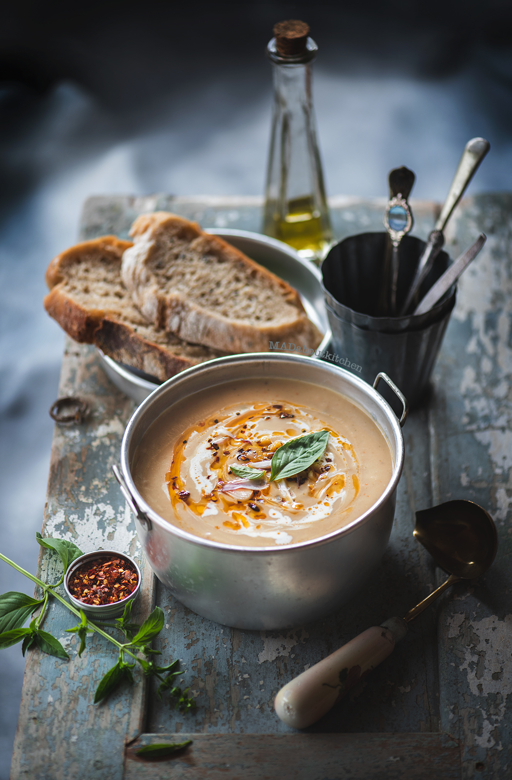 Sweet potato soup which is creamy, sweetish, spicy and is perfect when topped with fresh cream, chilly flakes and is had warm with a crusty bread. 