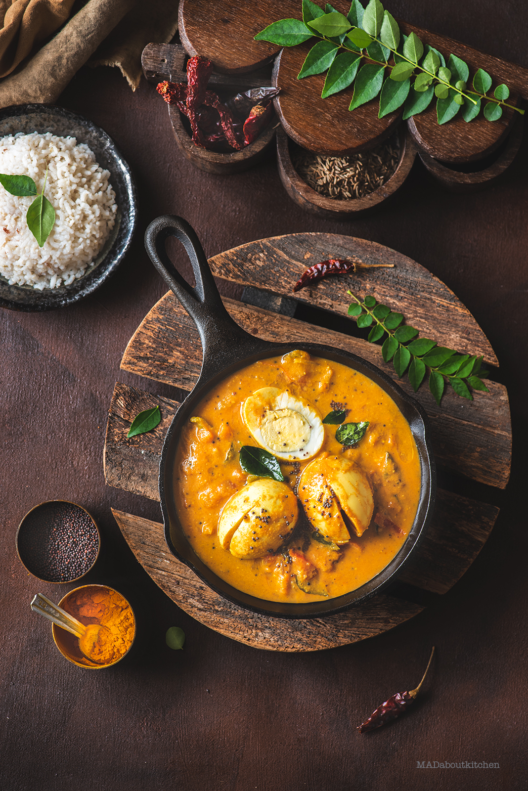 Motte Saaru is Egg curry prepared the SouthIndian style. Motte Saaru is a creamy , spicy egg curry with coconut based gravy. 